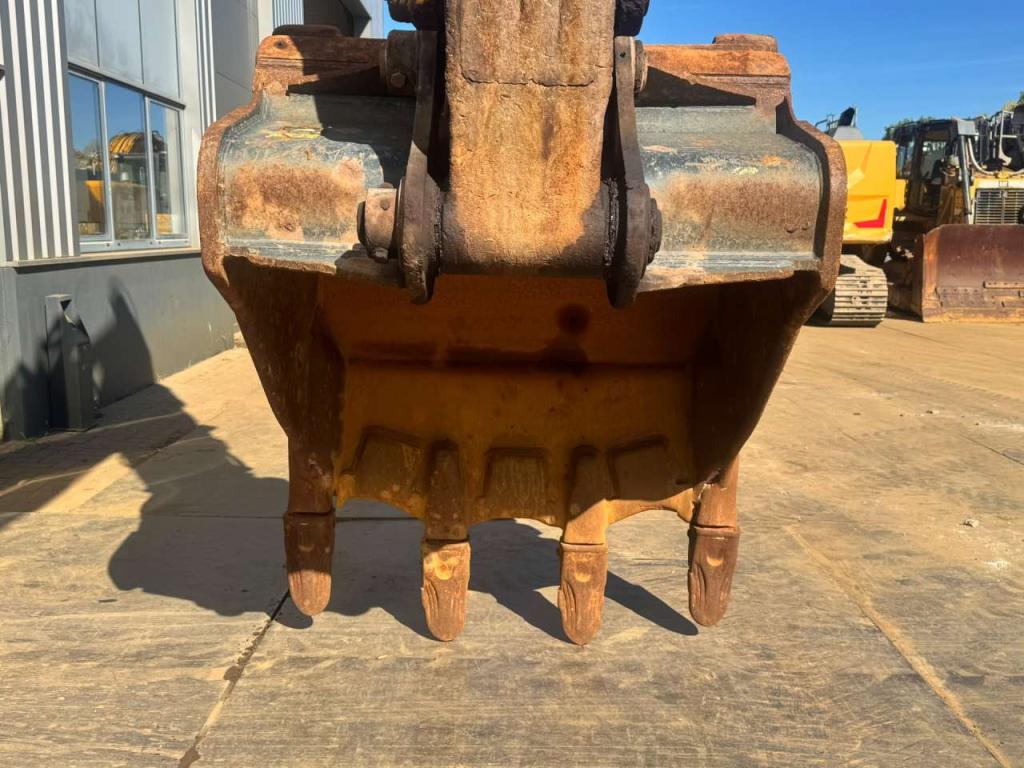Komatsu PC360LC-11E0 Photo 9