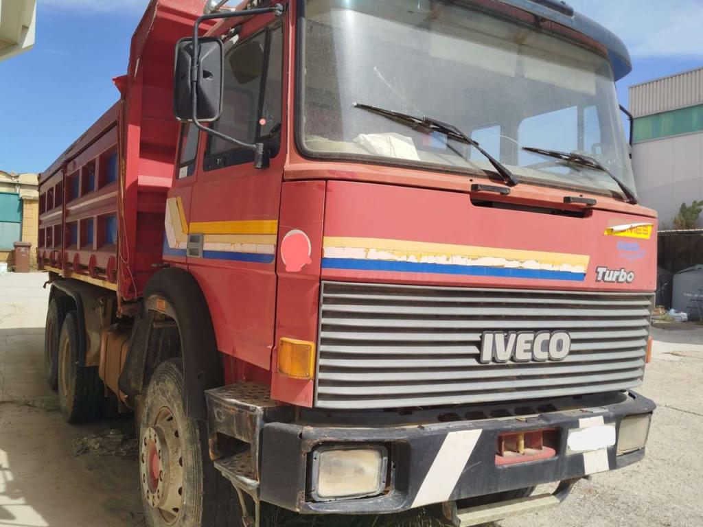 Iveco 330-36HT Photo 2