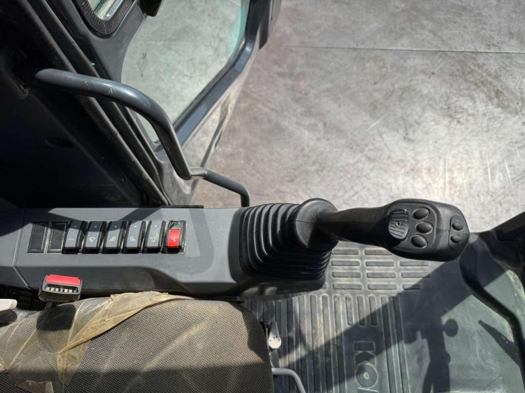 Komatsu PW180-11 Photo 30