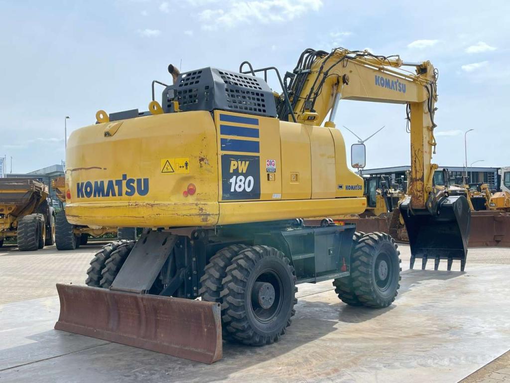 Komatsu PW180-11 Photo 5