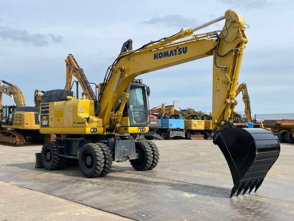 Komatsu PW180-11 Photo 7