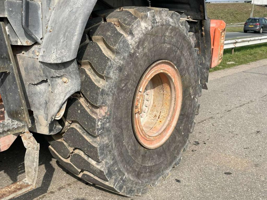 Hitachi ZW250-6 Photo 11