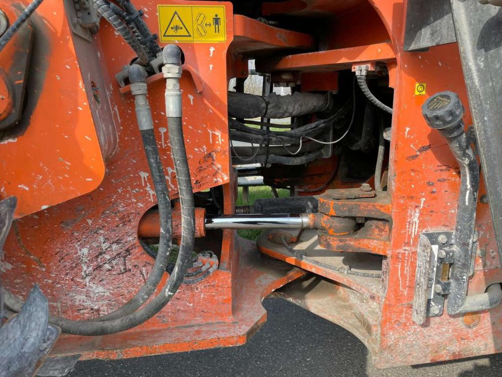 Hitachi ZW250-6 Photo 15