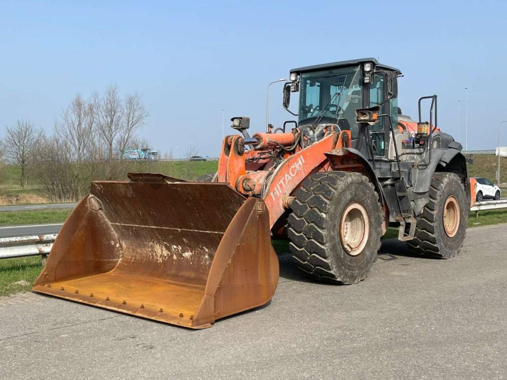 Hitachi ZW250-6 Photo 2