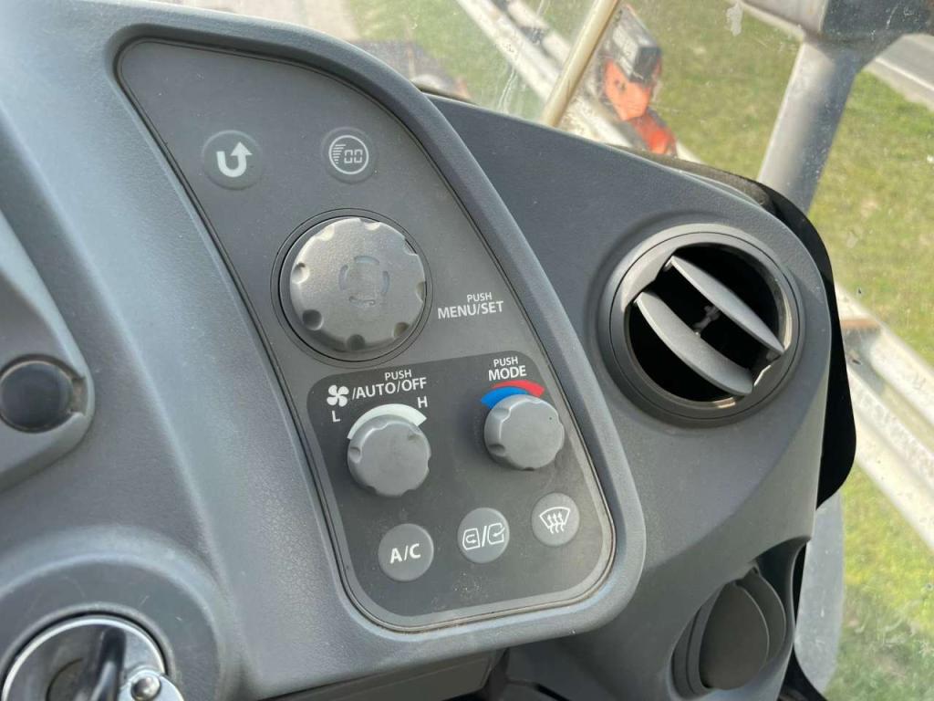 Hitachi ZW250-6 Photo 23