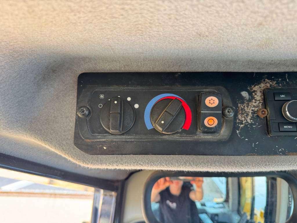 Caterpillar D6T LGP - TRIMBLE GPS SYSTEM / Auto Greasing Photo 15
