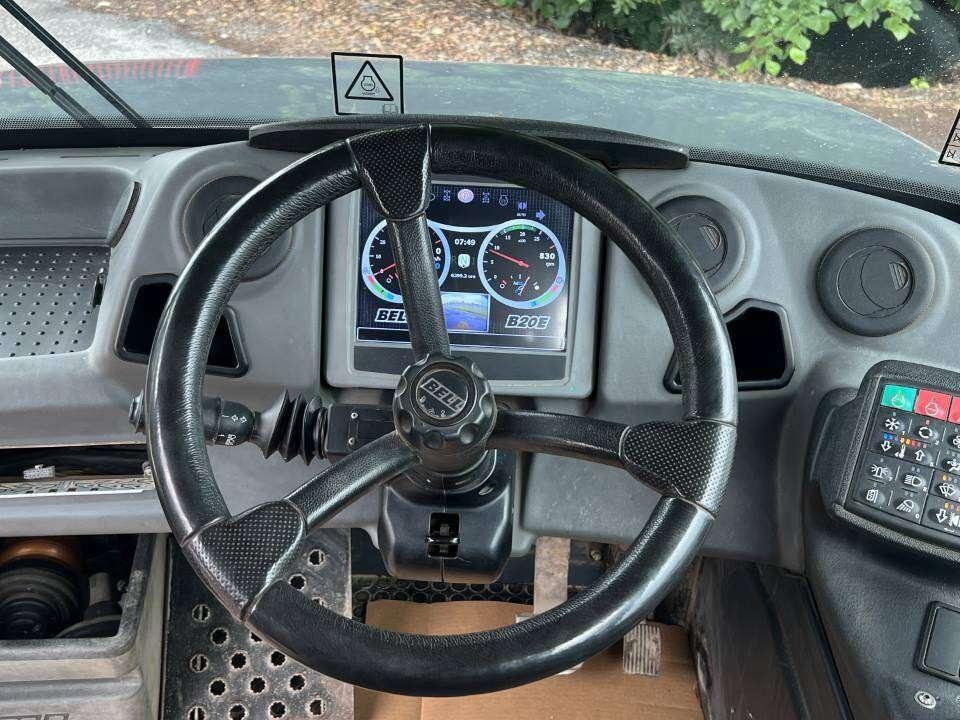 Bell B20E  6X6 Photo 7