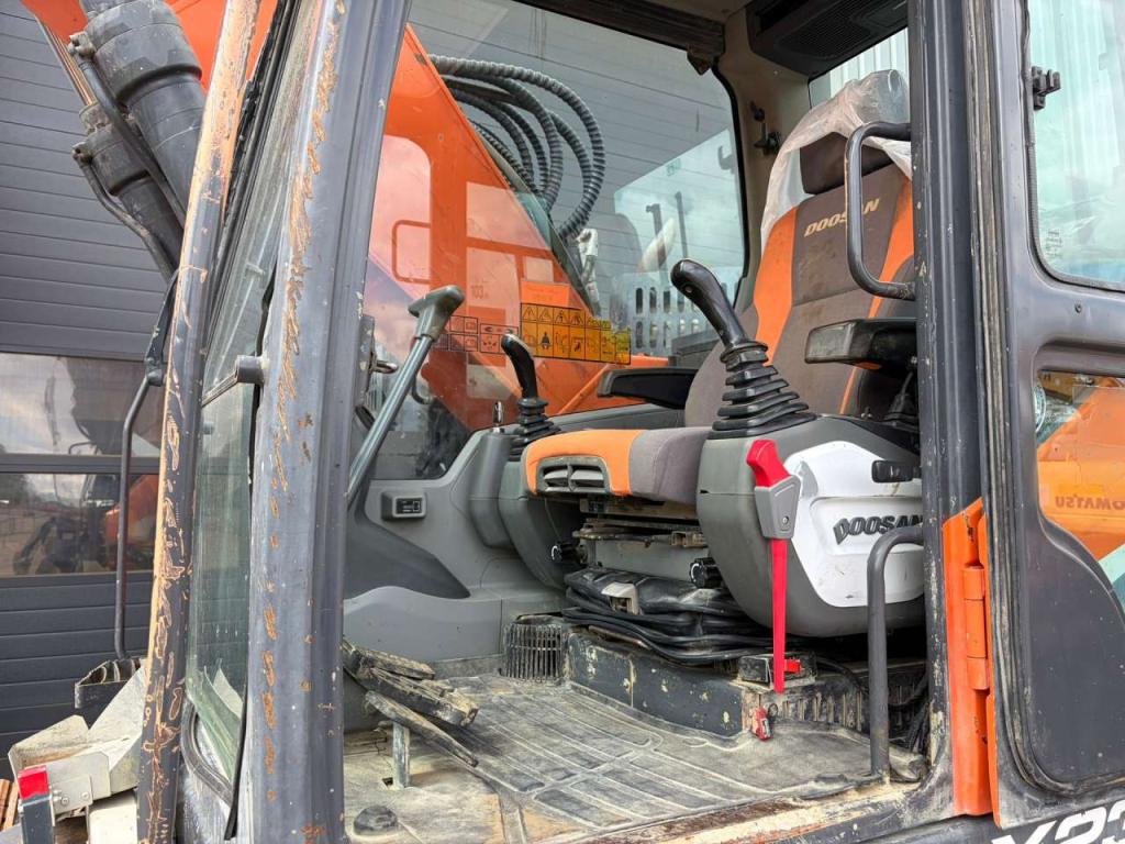 Doosan DX235LCR Photo 21