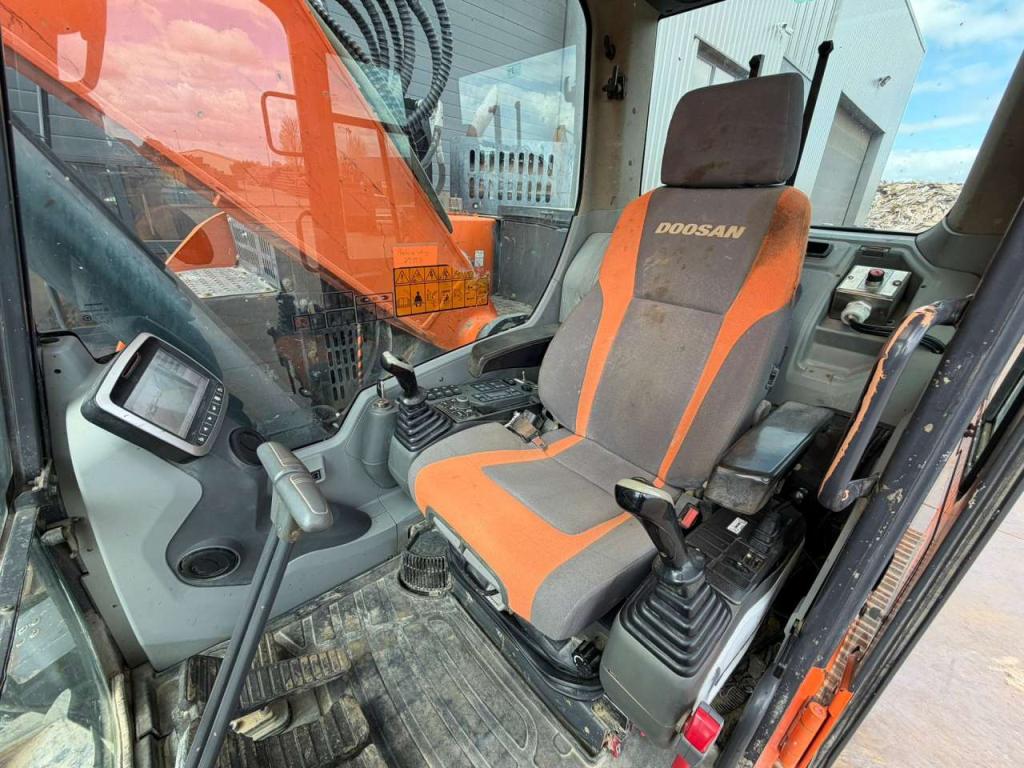 Doosan DX235LCR Photo 22