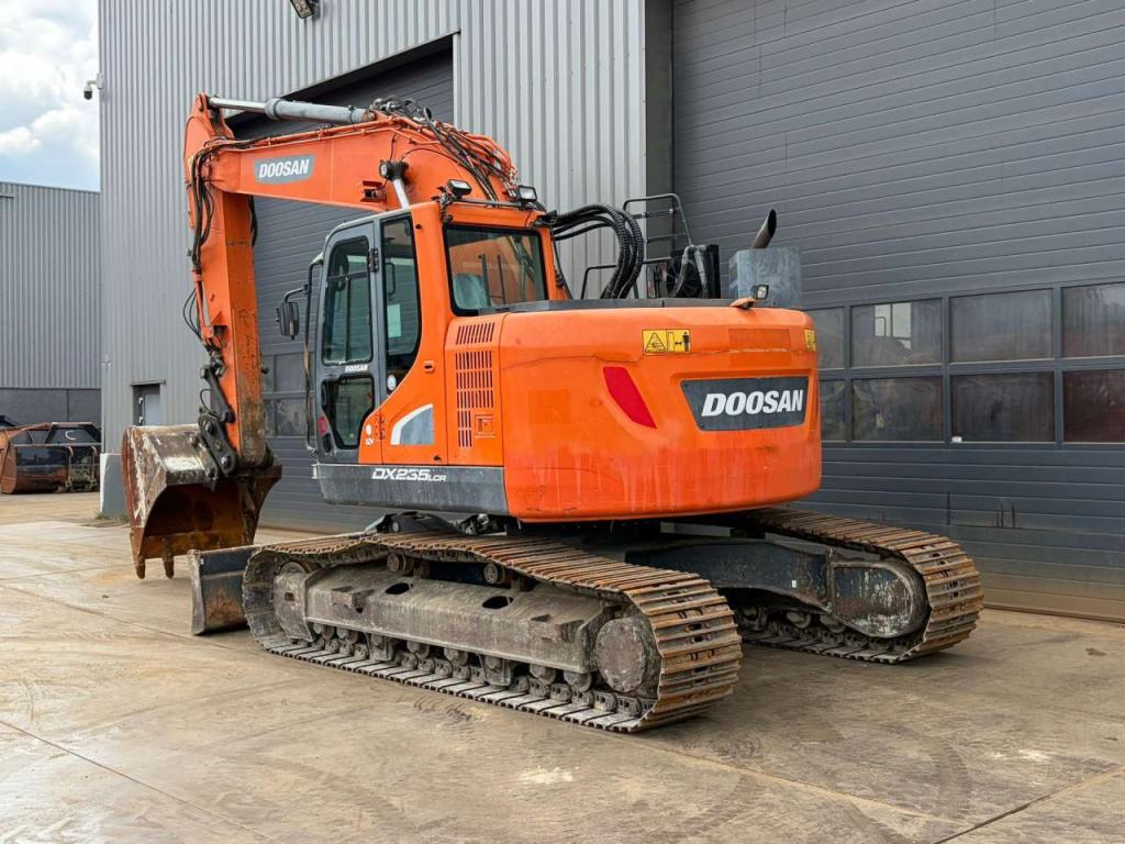 Doosan DX235LCR Photo 3