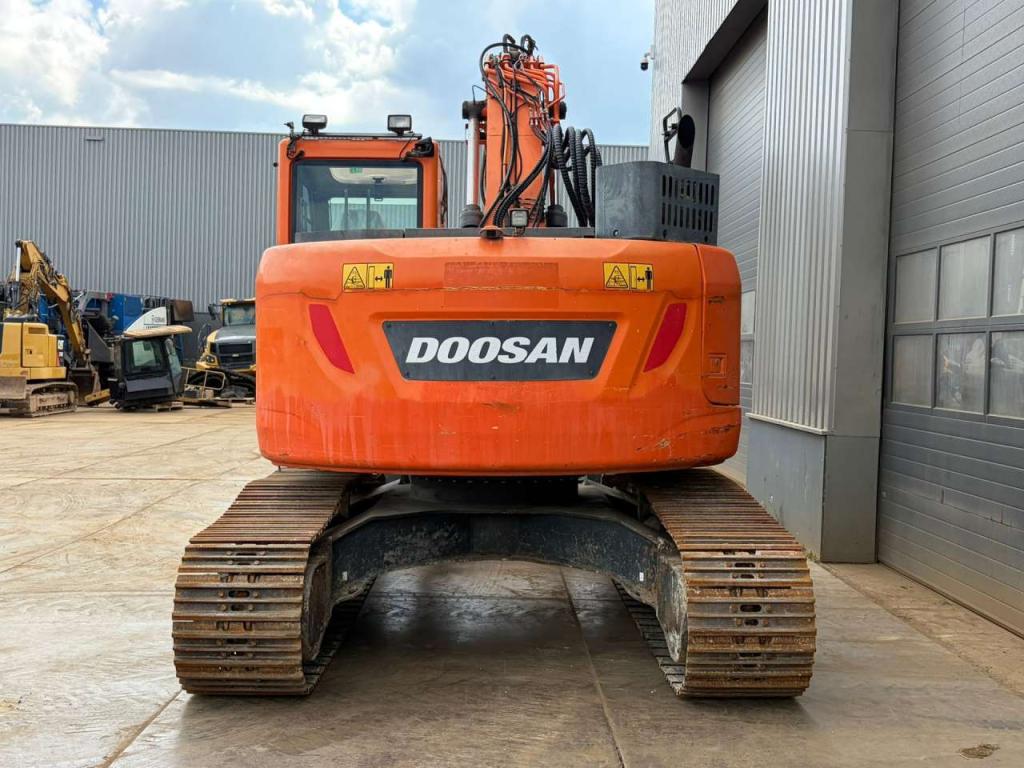 Doosan DX235LCR Photo 4