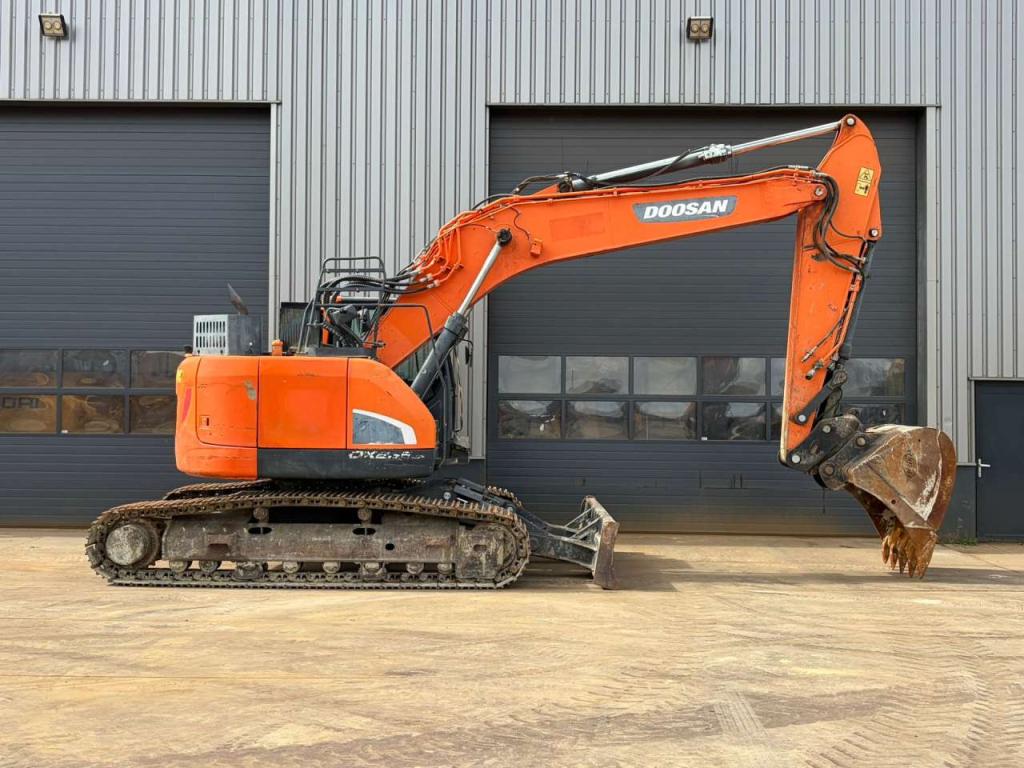 Doosan DX235LCR Photo 5