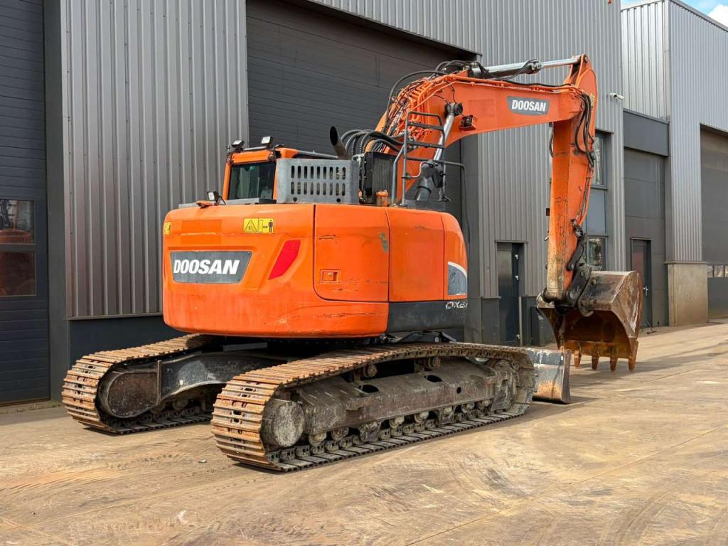 Doosan DX235LCR Photo 7
