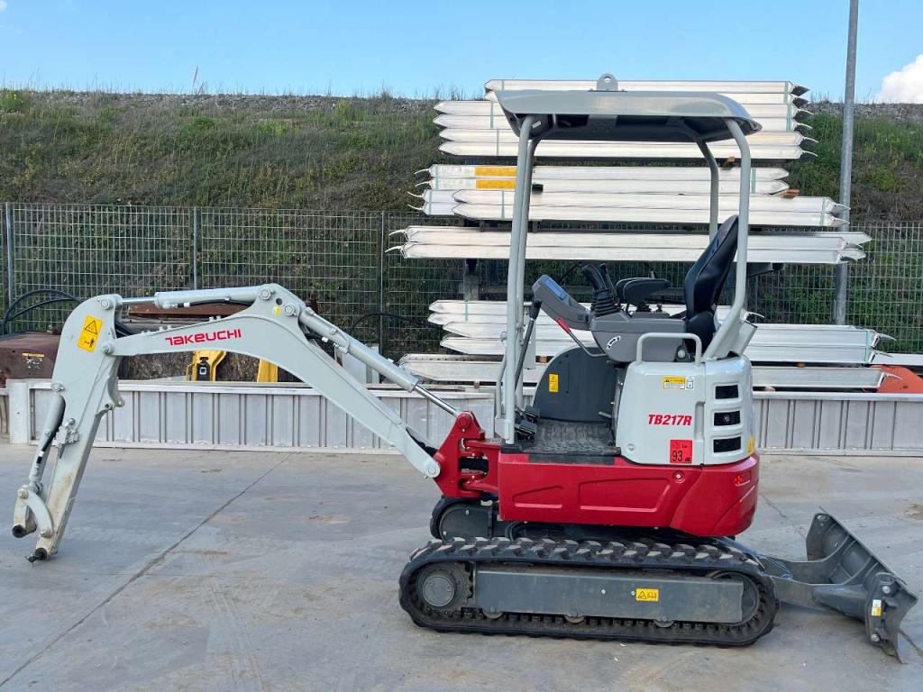 Takeuchi TB217R Photo 7