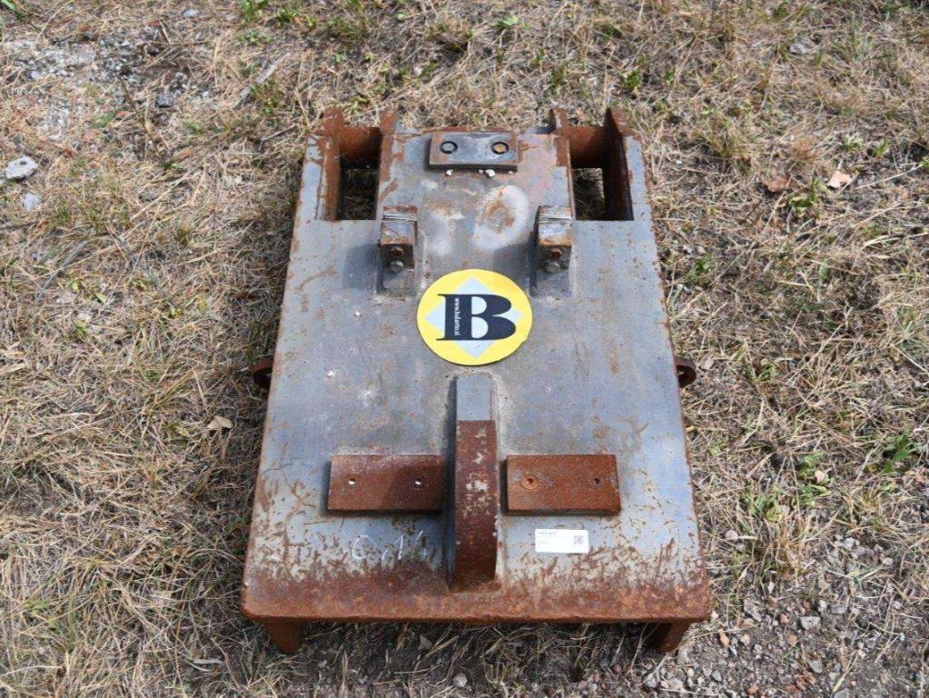 S2 for 25-32 ton excavators Attachment plate Photo 1