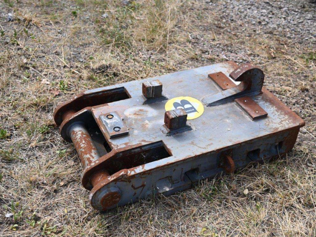 S2 for 25-32 ton excavators Attachment plate Photo 3