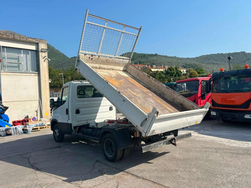 Iveco DAILY 35-110 Photo 16