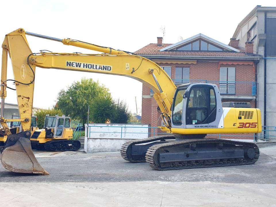 New Holland E305 Photo 1