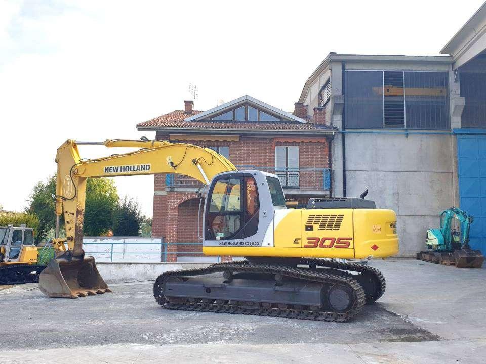 New Holland E305 Photo 3