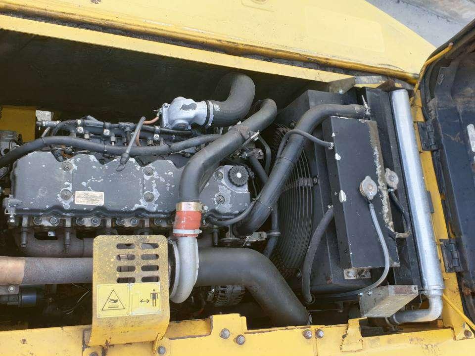New Holland E305 Photo 5