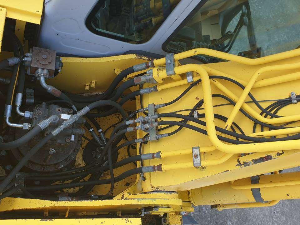 New Holland E305 Photo 6