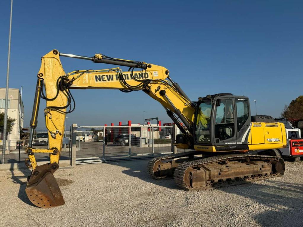 New Holland E245C Photo 1