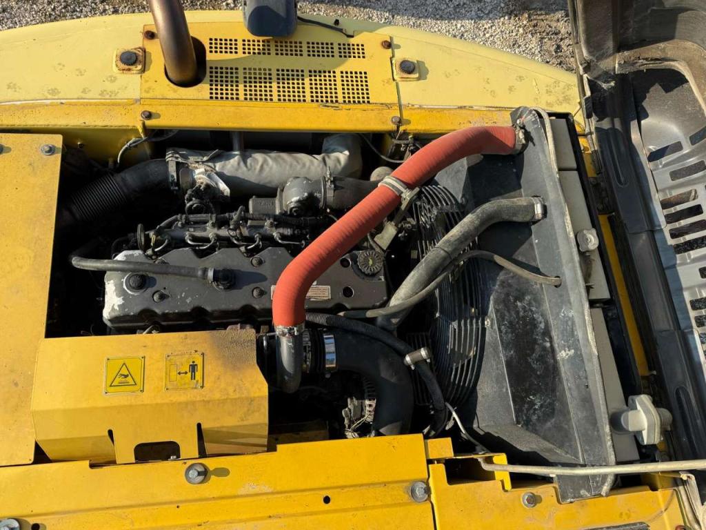 New Holland E245C Photo 11