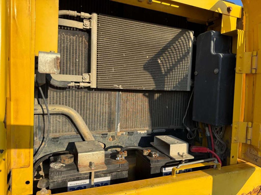 New Holland E245C Photo 12