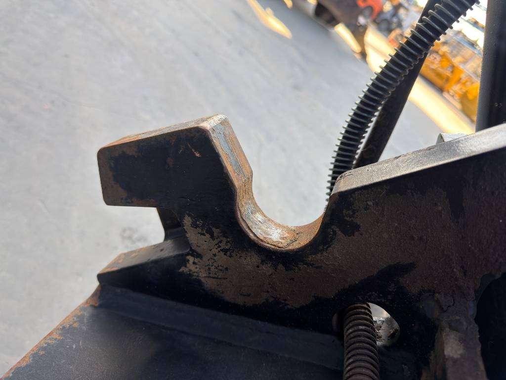 Caterpillar CW40 Photo 10