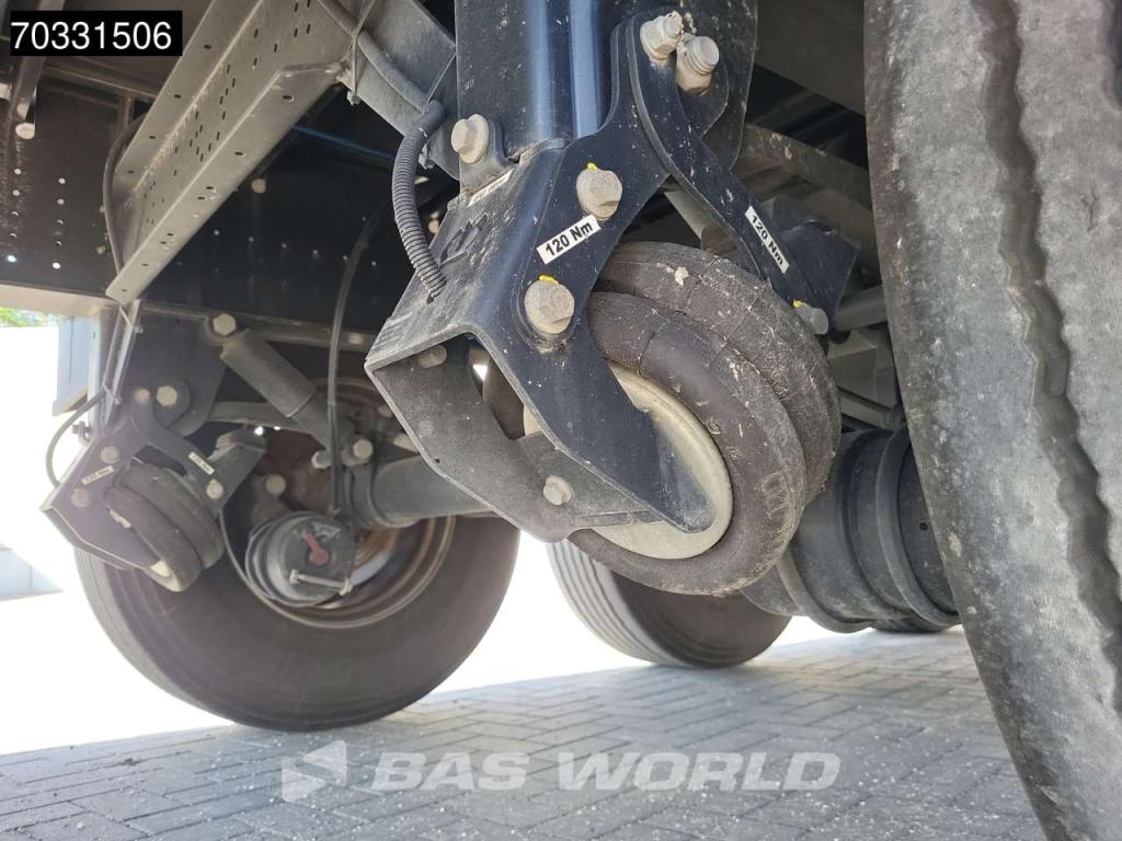 Krone SD Lift Axle MOT 11/26 Photo 24