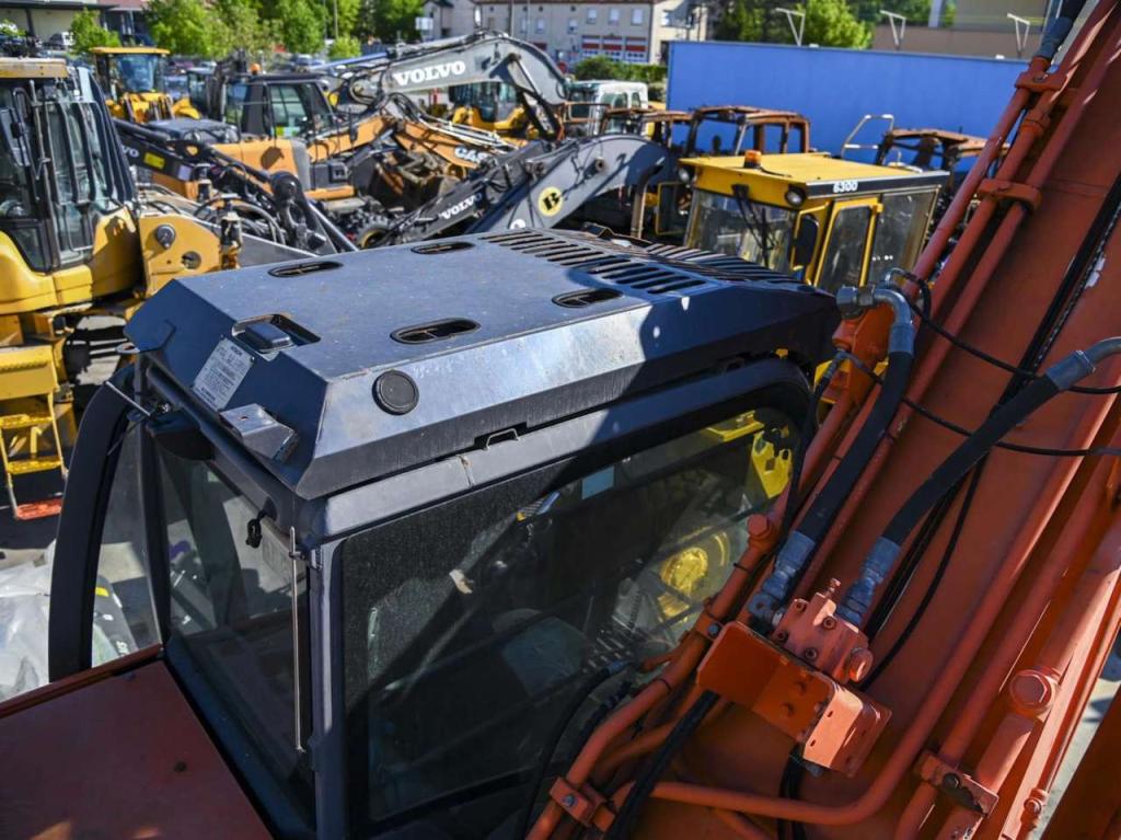 Hitachi ZX350LCN-3 Photo 15