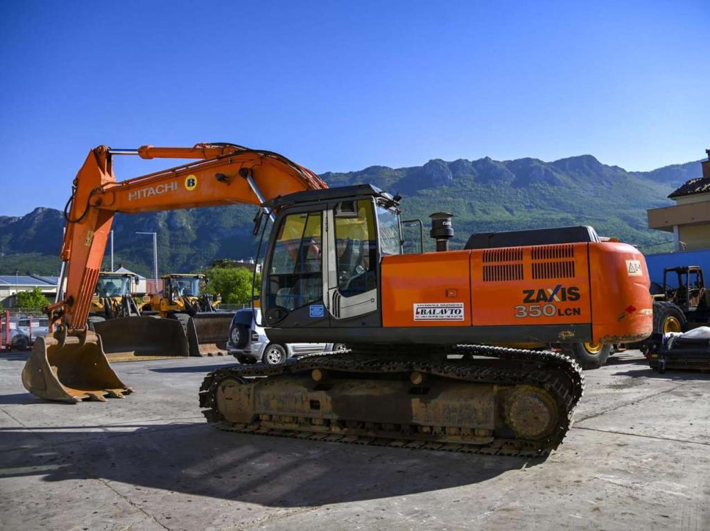 Hitachi ZX350LCN-3 Photo 2