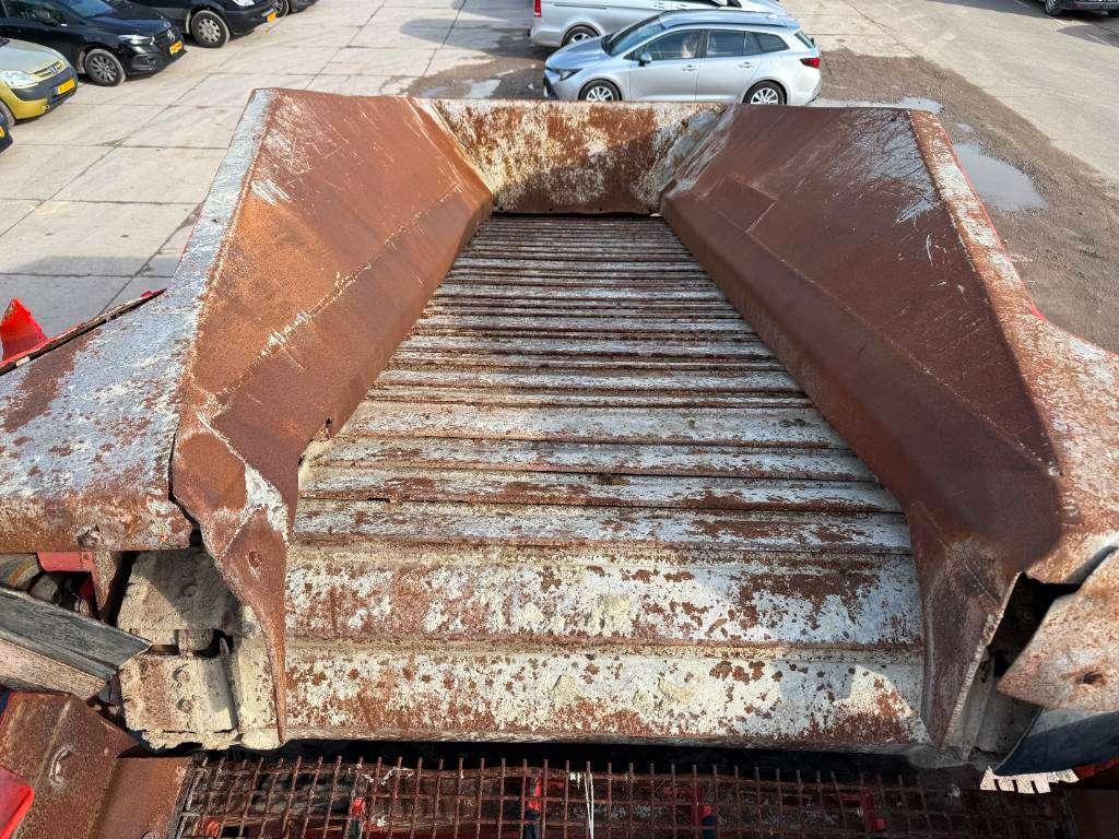 Terex - Finlay 883T - 2 Side Conveyor / Auto Greasing Photo 21