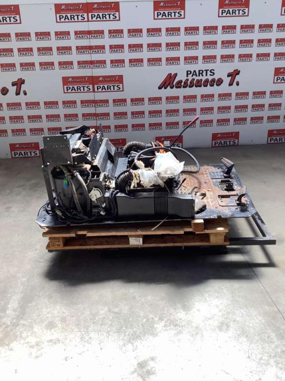 Base de cabine pour Hitachi EX 135 Photo 1