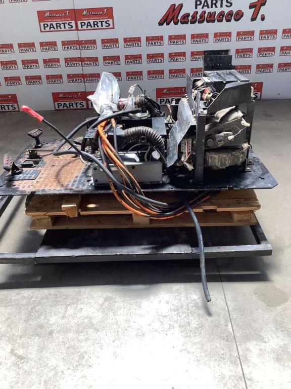 Base de cabine pour Hitachi EX 135 Photo 3