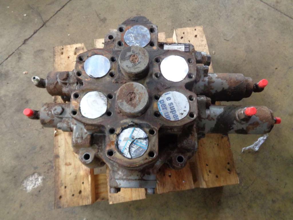 Distributeur hydraulique pour Doosan - Daewoo Mega 500 Photo 2