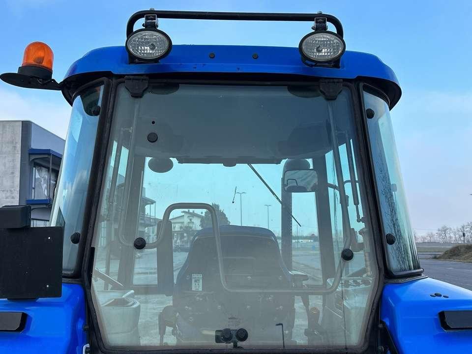 New Holland TD5050 4X4 Photo 5
