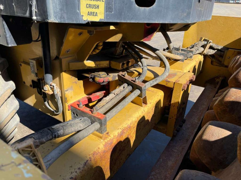 Caterpillar CP64 Photo 13