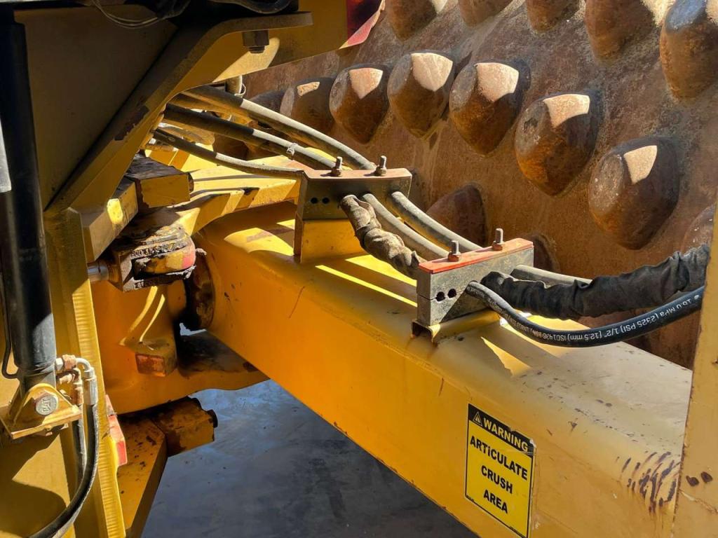 Caterpillar CP64 Photo 14