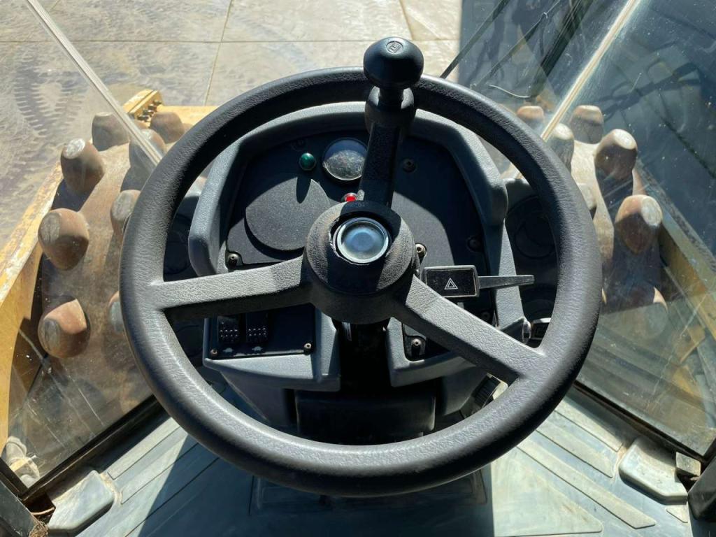 Caterpillar CP64 Photo 18