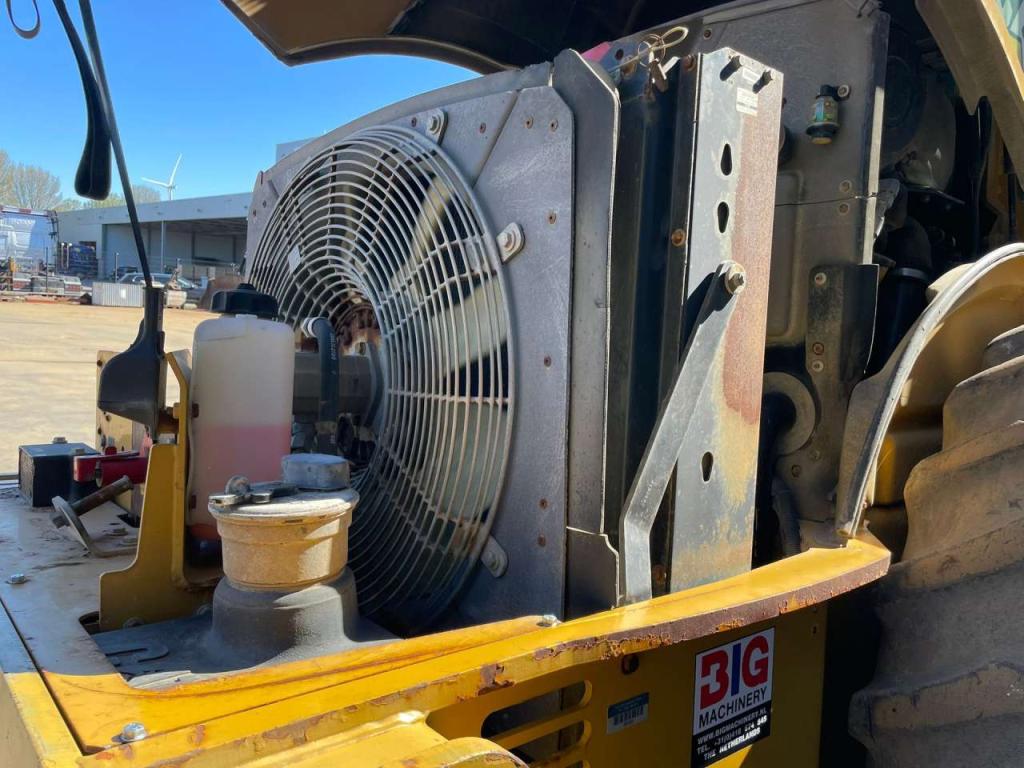 Caterpillar CP64 Photo 24