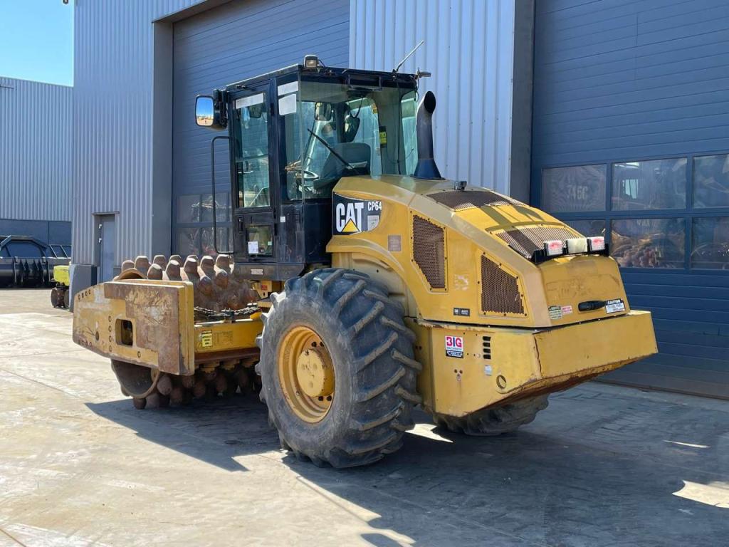 Caterpillar CP64 Photo 3