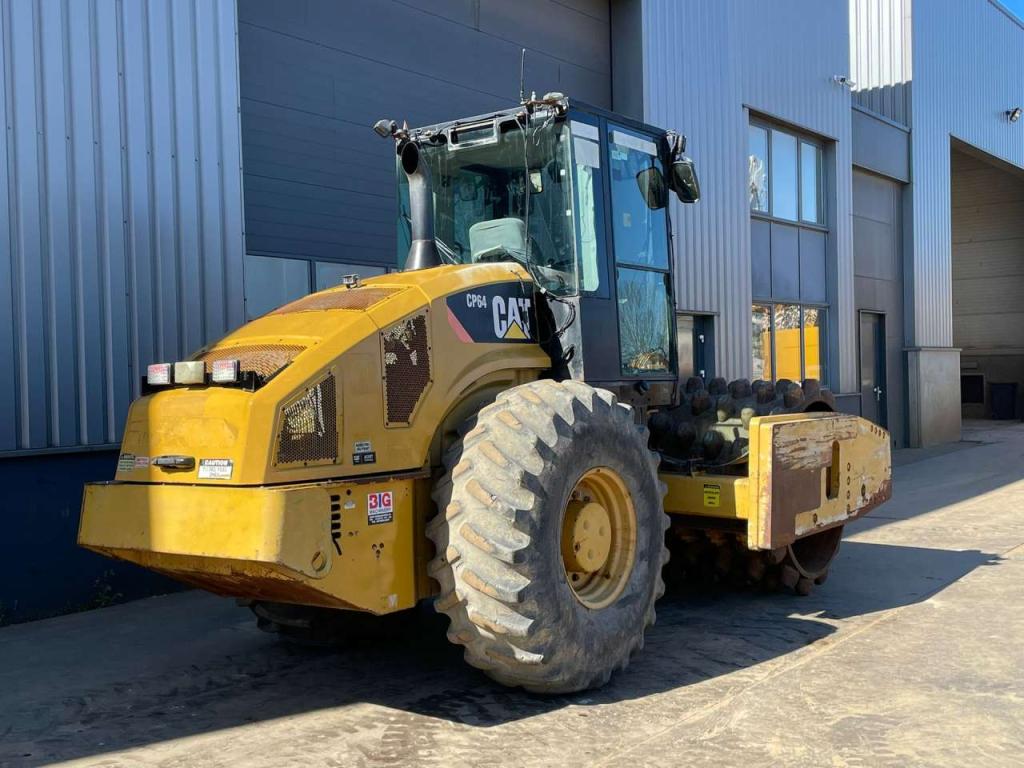 Caterpillar CP64 Photo 4