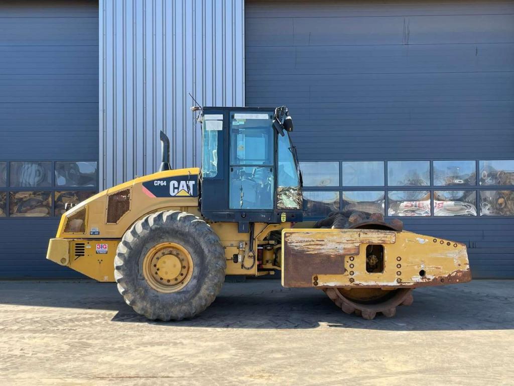 Caterpillar CP64 Photo 5