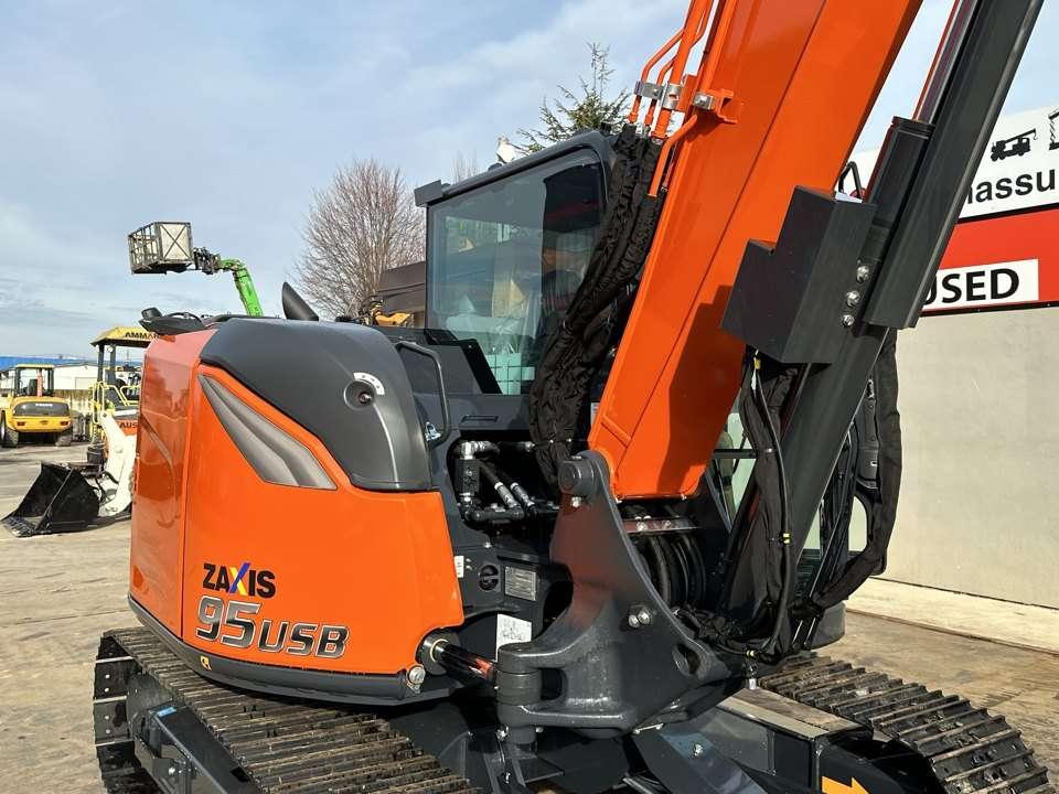 Hitachi ZX95USB-7 Photo 8