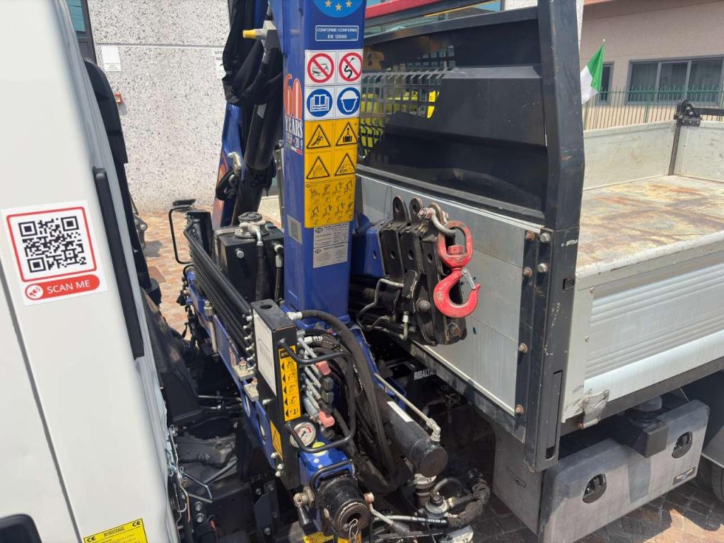 Isuzu M21 Photo 10