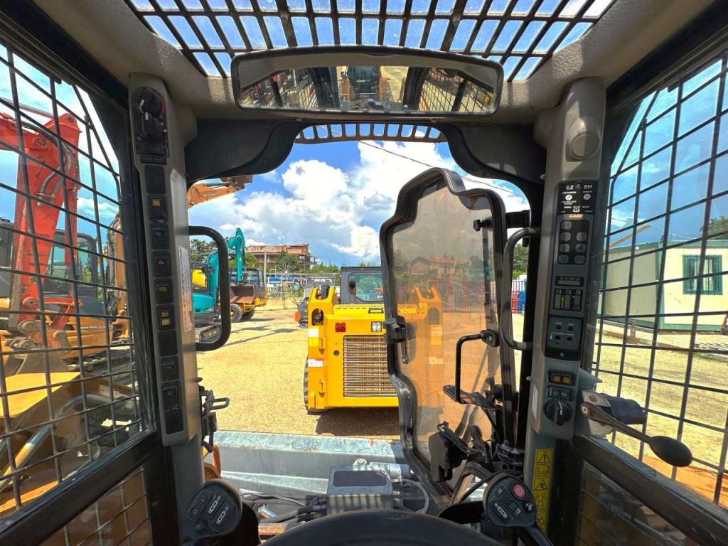 Case TR270 Photo 7