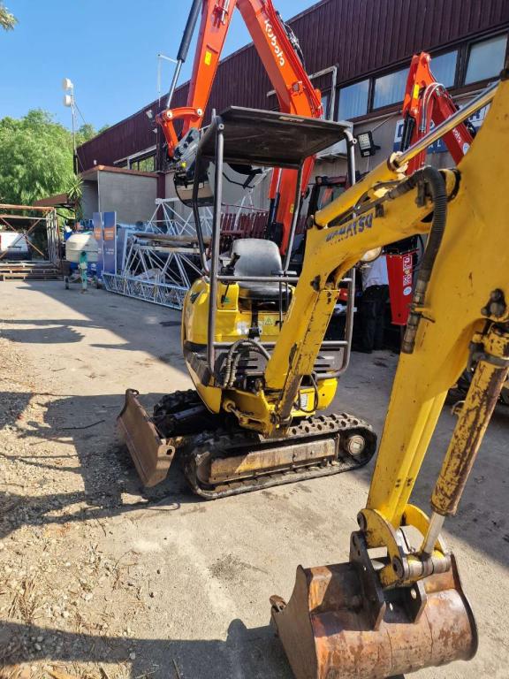 Komatsu PC12 R-8 Photo 3