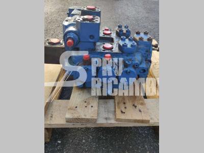 Distributeur hydraulique pour Hitachi LX 145 en vente par PRV Ricambi Srl