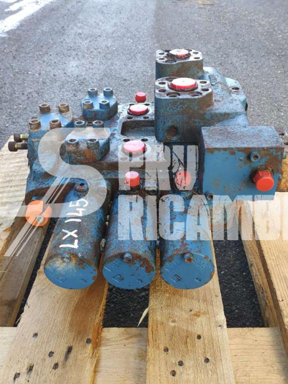 Distributeur hydraulique pour Hitachi LX 145 Photo 4